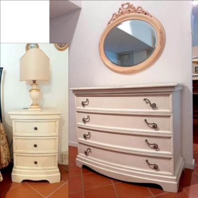 Gruppo curvo bianco antico shabby o colore noce